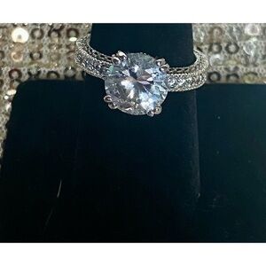 🌸Rhinestone Silver Ring🌸